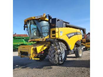Moissonneuse-batteuse New Holland cx 760