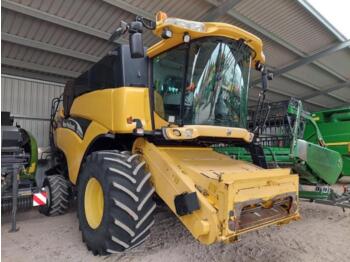 Moissonneuse-batteuse New Holland cx 840 export