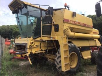 Moissonneuse-batteuse New Holland tx34