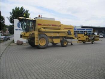 Moissonneuse-batteuse New Holland tx 32