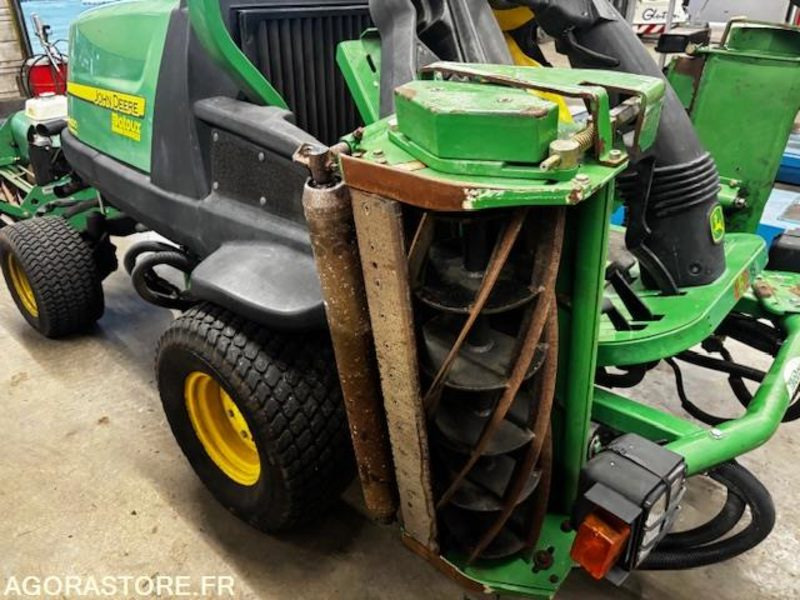 Motofaucheuse TONDEUSE HELICOIDALE JOHN DEERE 8400-ROULANTE-1521 HEURES.