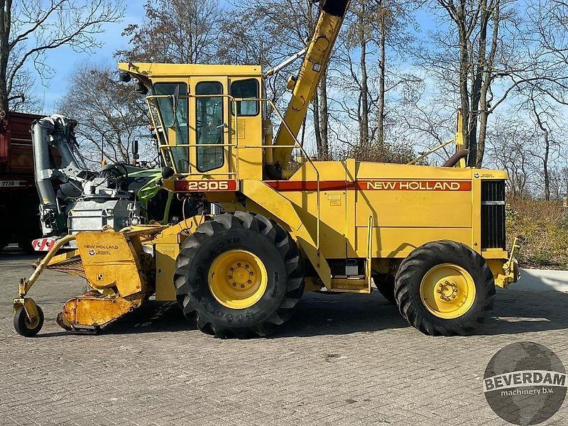 Machine agricole New Holland 2305