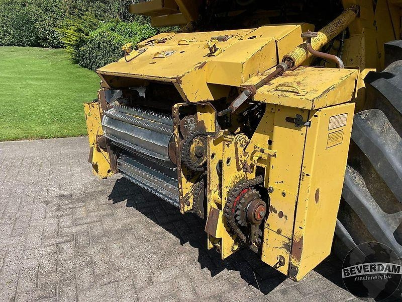 Machine agricole New Holland 2305