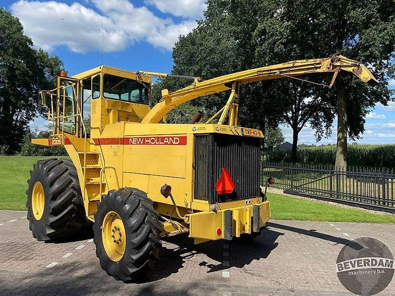 Machine agricole New Holland 2305