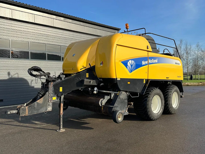 Machine agricole New Holland BB9060 CropCutter