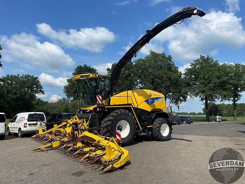 Machine agricole New Holland FR 9090