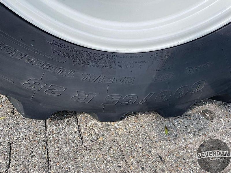 Machine agricole New Holland FR 9090