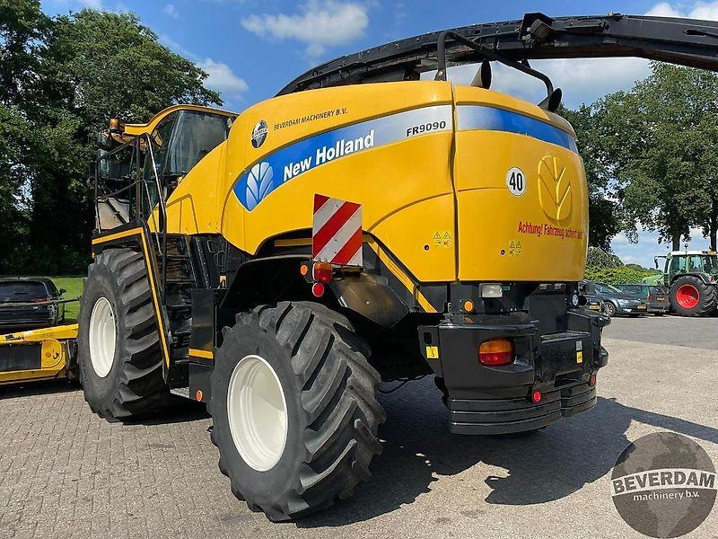 Machine agricole New Holland FR 9090