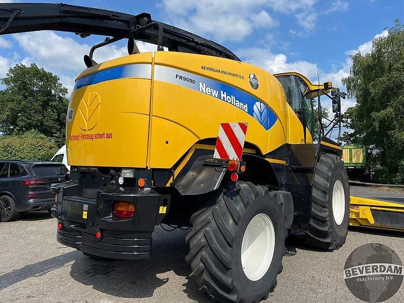 Machine agricole New Holland FR 9090