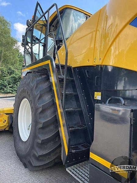 Machine agricole New Holland FR 9090