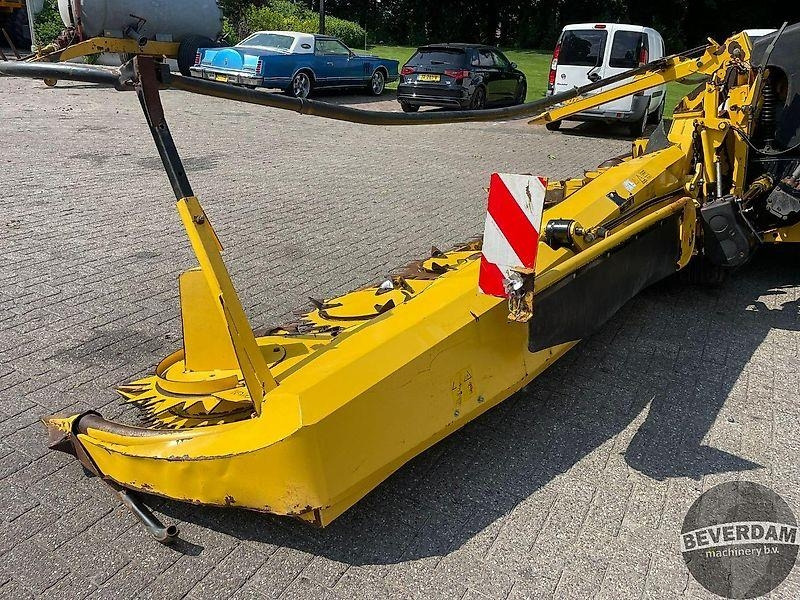 Machine agricole New Holland FR 9090