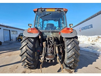 Tracteur agricole New Holland M135 RC ETUKUORMAAJALLA: photos 3