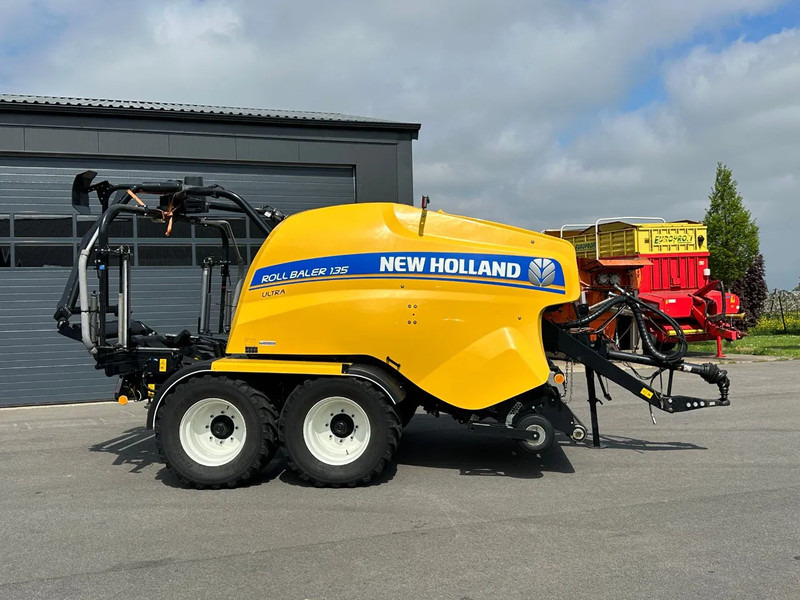 Machine agricole New Holland Rollbaler 135 Ultra