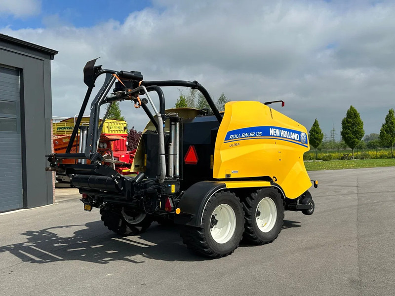 Machine agricole New Holland Rollbaler 135 Ultra