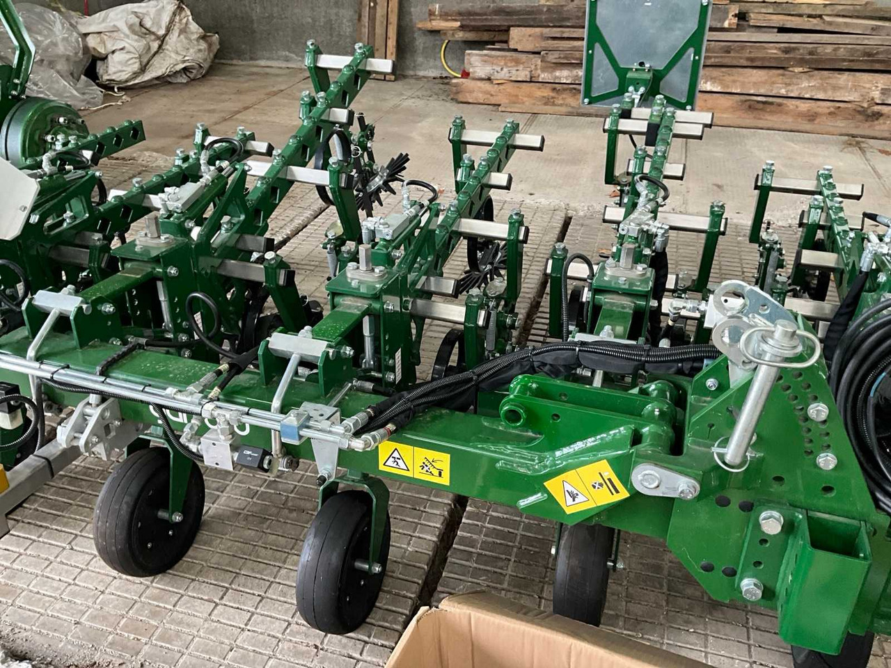 Outils du sol Garford Interrow 12 rijer