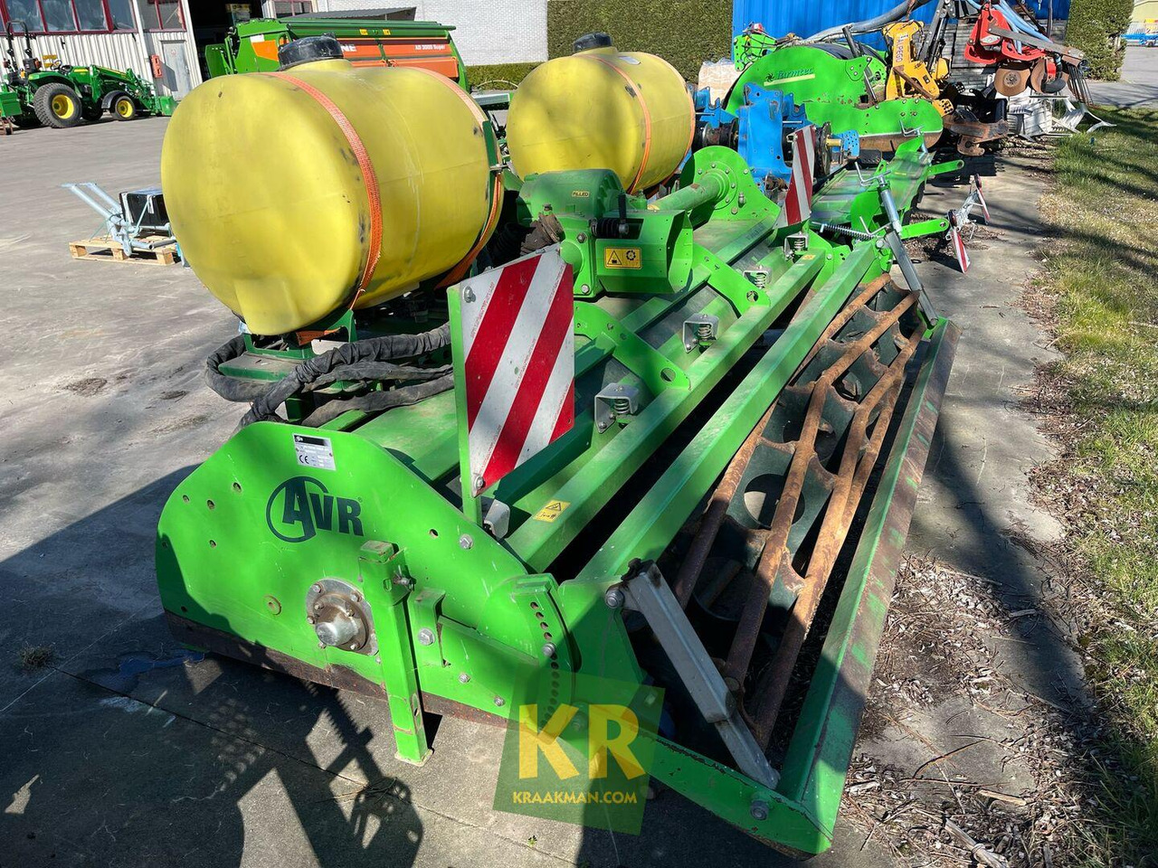 Outils du sol Multivator AVR