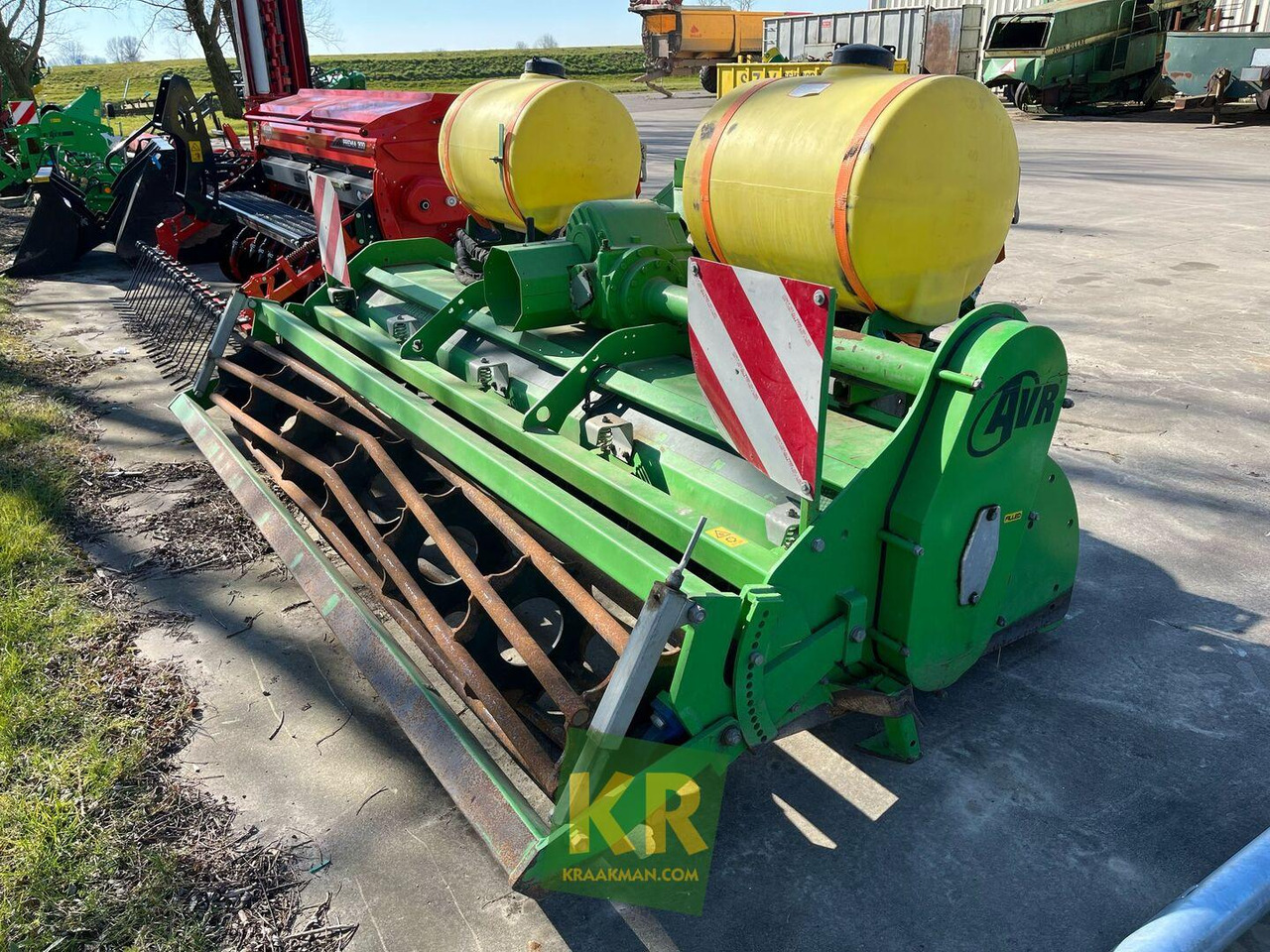 Outils du sol Multivator AVR