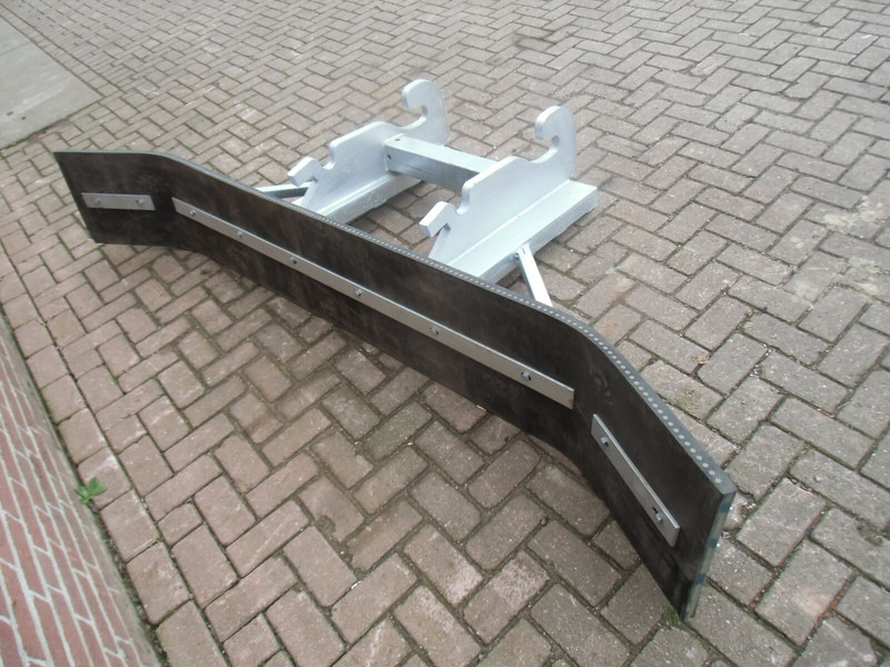 Outils du sol N4610, Rubberschuif CW 2/3