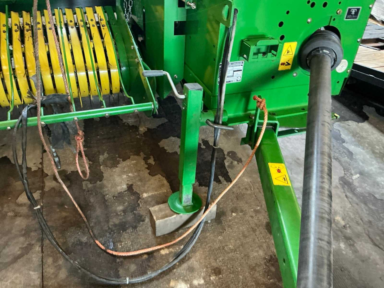 Presse à balles cubiques John Deere 359