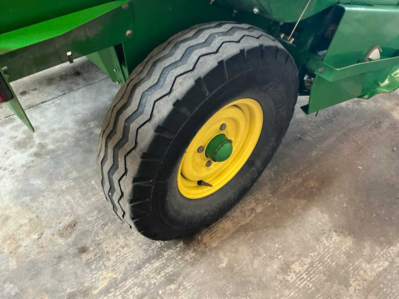 Presse à balles cubiques John Deere 359