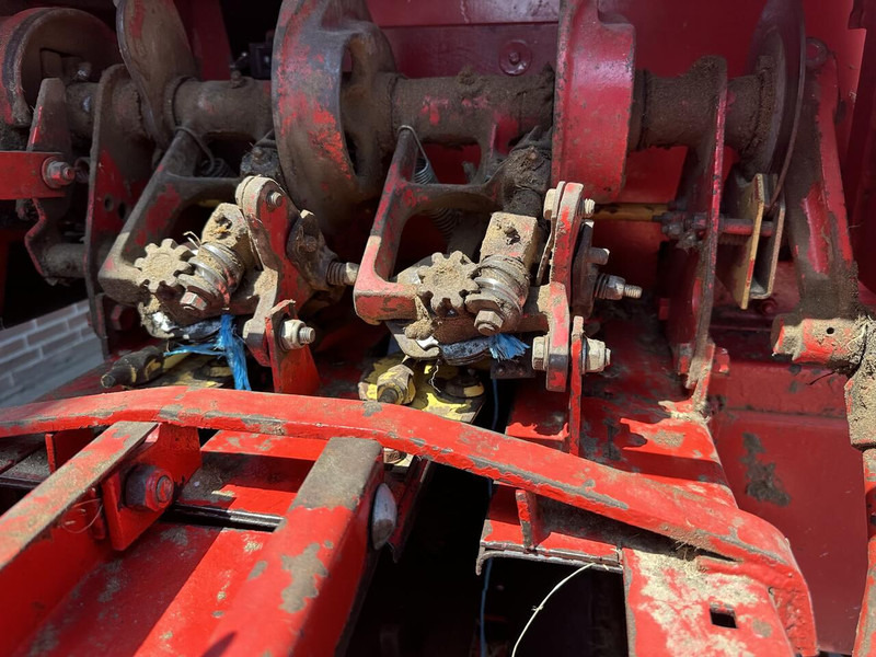 Presse à balles cubiques New Holland 276