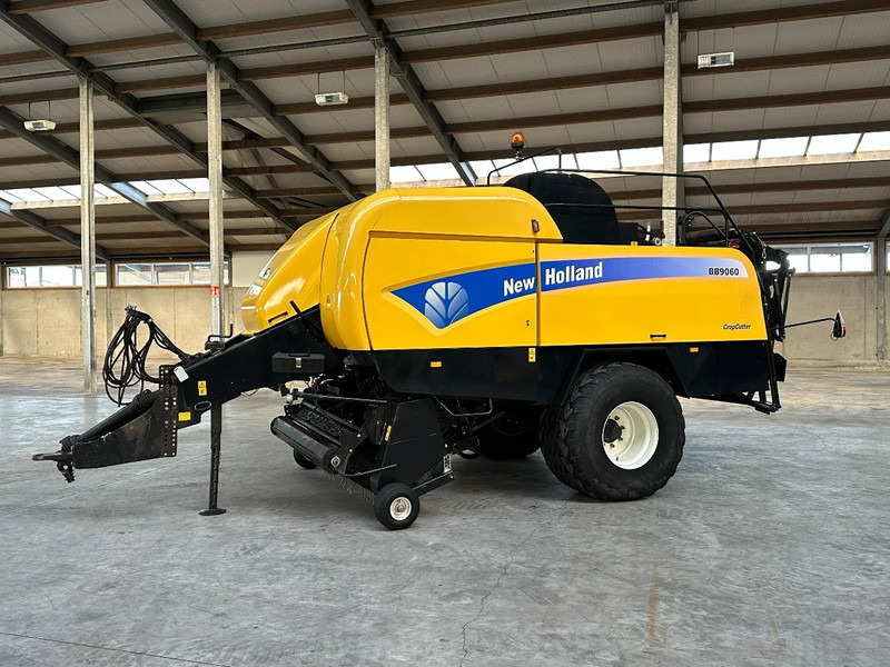 Presse à balles cubiques New Holland BB9060 Cropcutter