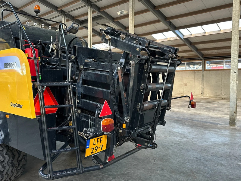 Presse à balles cubiques New Holland BB9060 Cropcutter