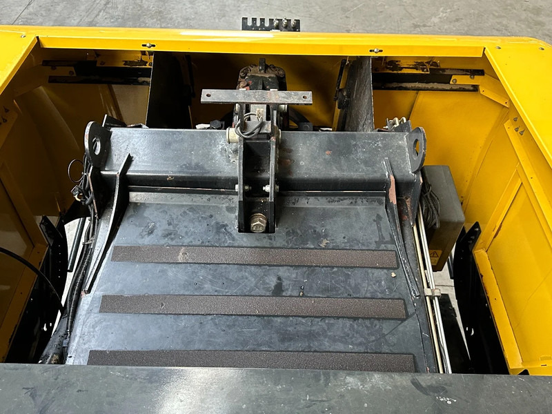 Presse à balles cubiques New Holland BB9060 Cropcutter