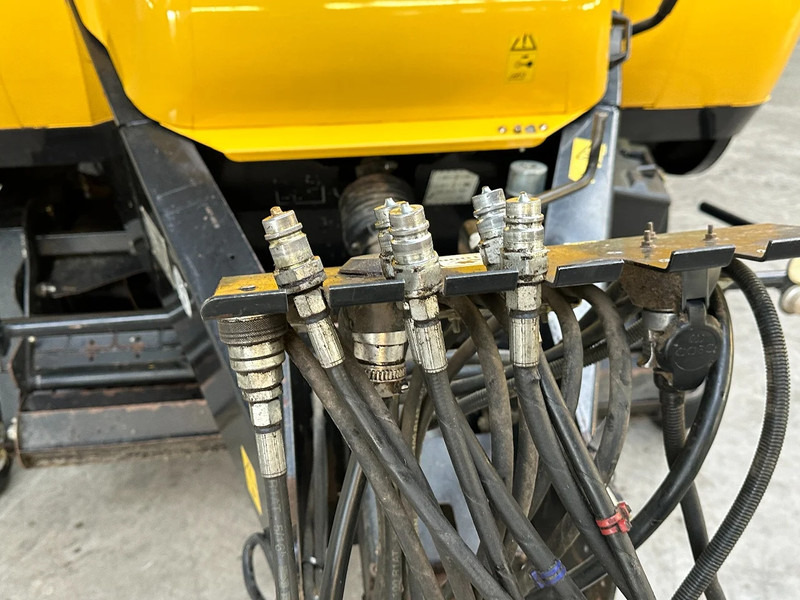 Presse à balles cubiques New Holland BB9060 Cropcutter