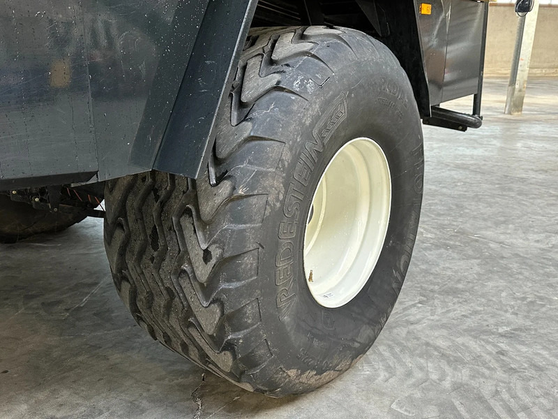 Presse à balles cubiques New Holland BB9060 Cropcutter