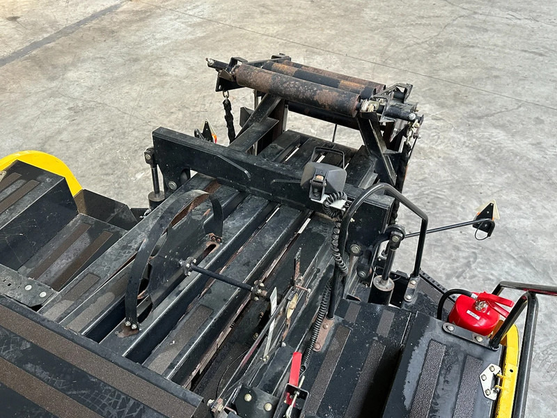 Presse à balles cubiques New Holland BB9060 Cropcutter