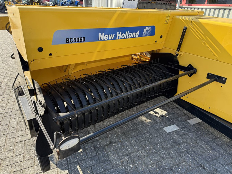 Presse à balles cubiques New Holland BC5060 Mini Balenpers