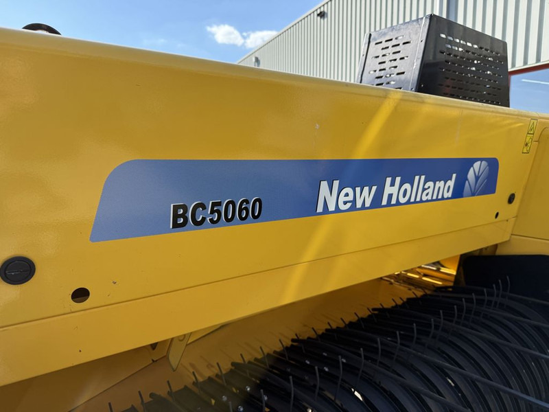 Presse à balles cubiques New Holland BC5060 Mini Balenpers
