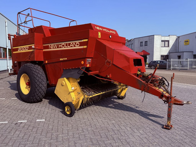 Presse à balles cubiques New Holland D2000 Big Baler
