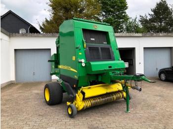 Presse à balles rondes John Deere 592