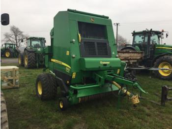 Presse à balles rondes John Deere 592