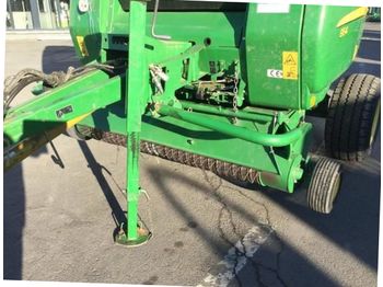 Presse à balles rondes John Deere 864
