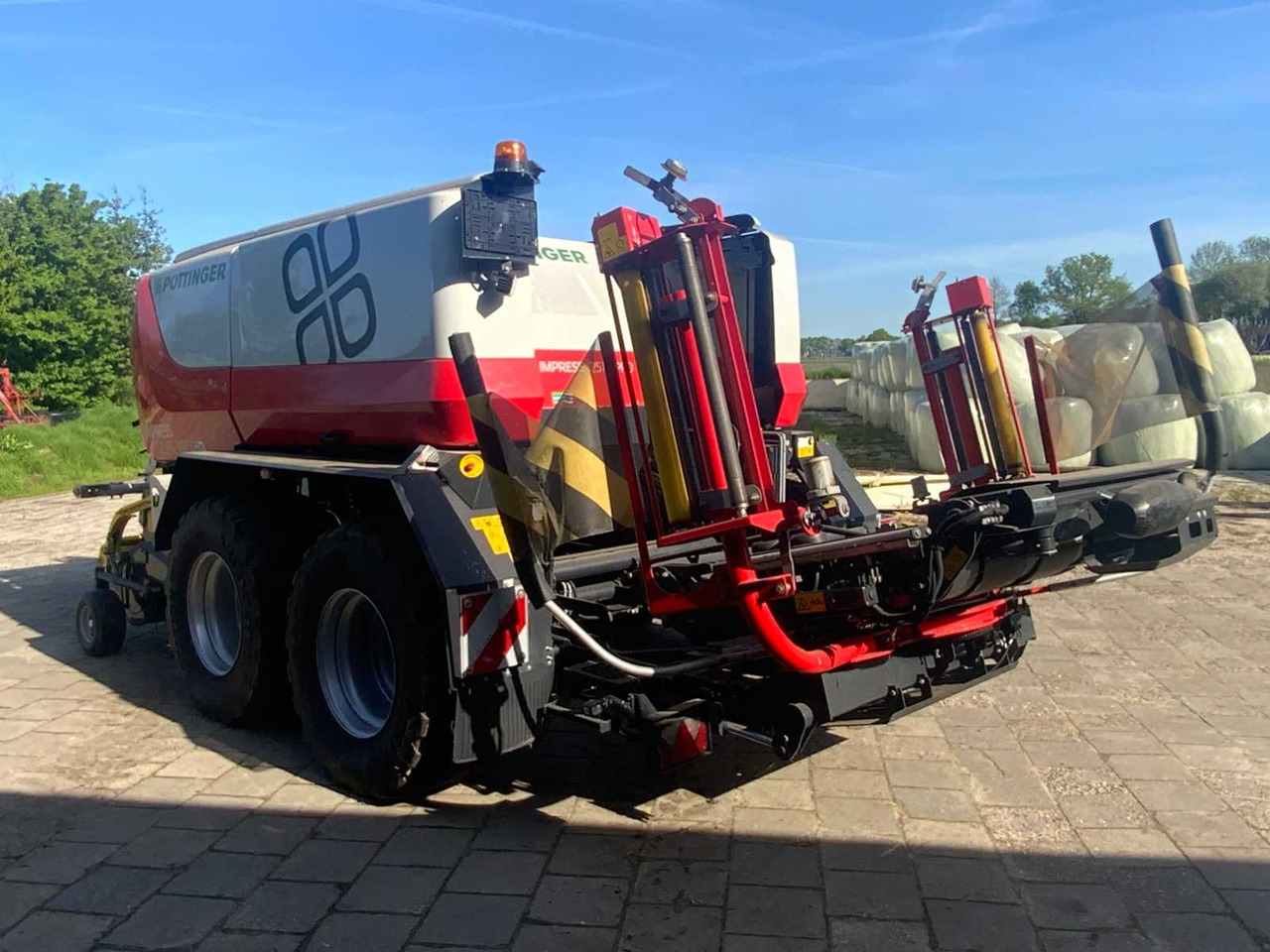 Presse à balles rondes Pöttinger Impress 125FC Pro