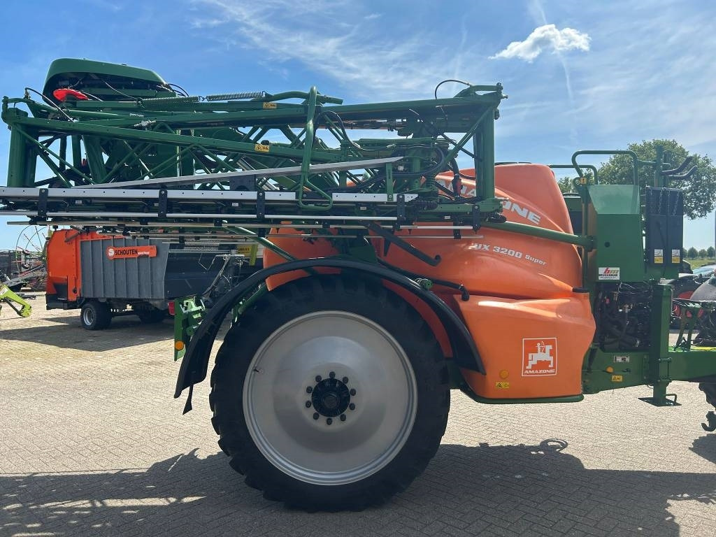 Pulvérisateur traîné Amazone UX 3200 Super