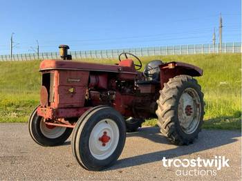 Tracteur agricole Renault Super 7: photos 1
