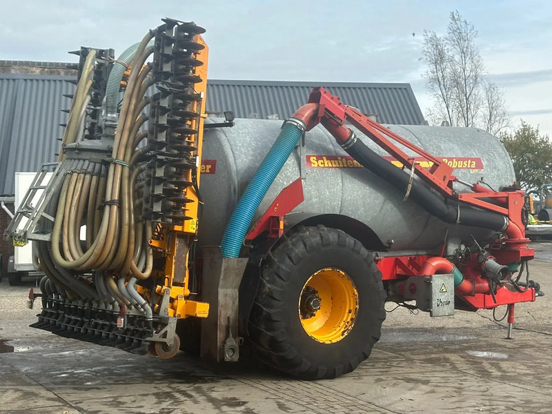 Machine agricole Schuitemaker Robusta 116 + Veenhuis euroject 7.60 Bemestertank