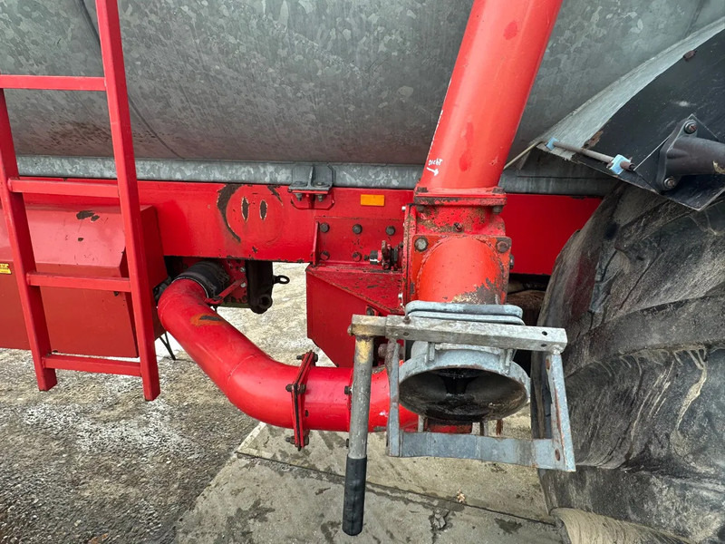 Machine agricole Schuitemaker Robusta 116 + Veenhuis euroject 7.60 Bemestertank