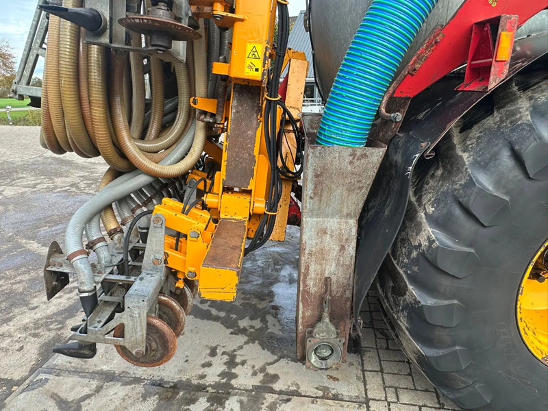 Machine agricole Schuitemaker Robusta 116 + Veenhuis euroject 7.60 Bemestertank