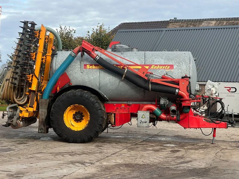 Machine agricole Schuitemaker Robusta 116 + Veenhuis euroject 7.60 Bemestertank