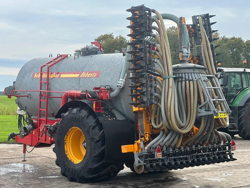 Machine agricole Schuitemaker Robusta 116 + Veenhuis euroject 7.60 Bemestertank