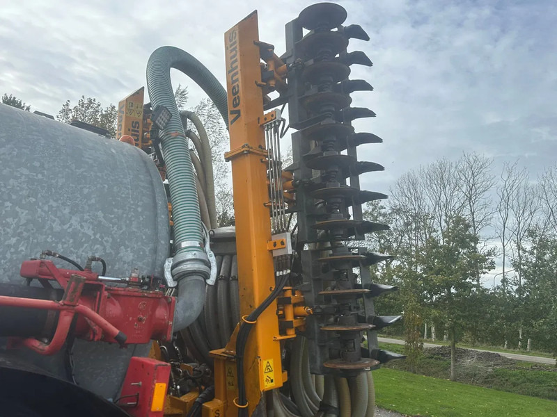 Machine agricole Schuitemaker Robusta 116 + Veenhuis euroject 7.60 Bemestertank