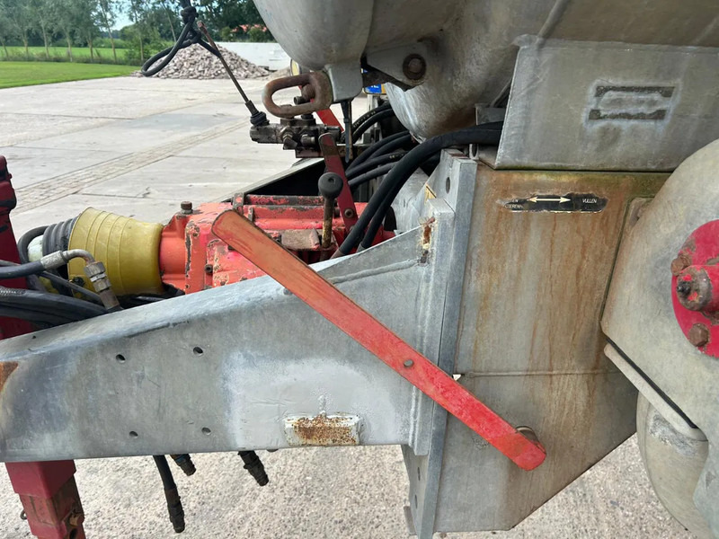 Machine agricole Schuitemaker Robusta 78 7800 Liter tank