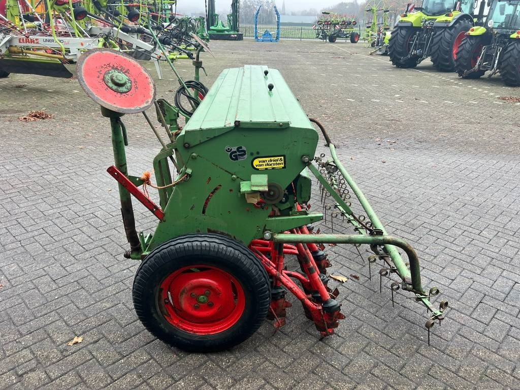 Semoir Hassia DU 100 300/36 zaaimachine