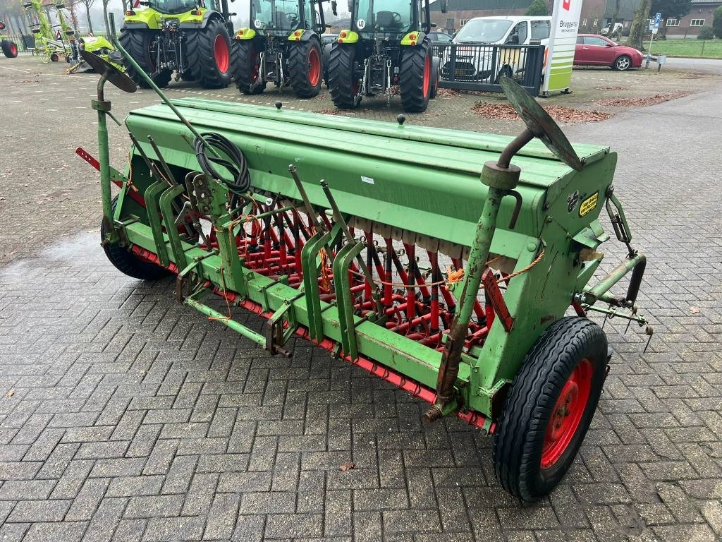 Semoir Hassia DU 100 300/36 zaaimachine
