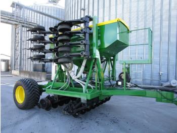 Semoir monograine John Deere 750A